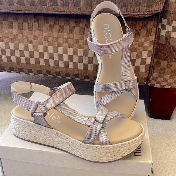 Brand New Nicole Genuine Leather Pathbreaker Espadrille Wedge Sandals Metallic - Picture 1 of 15